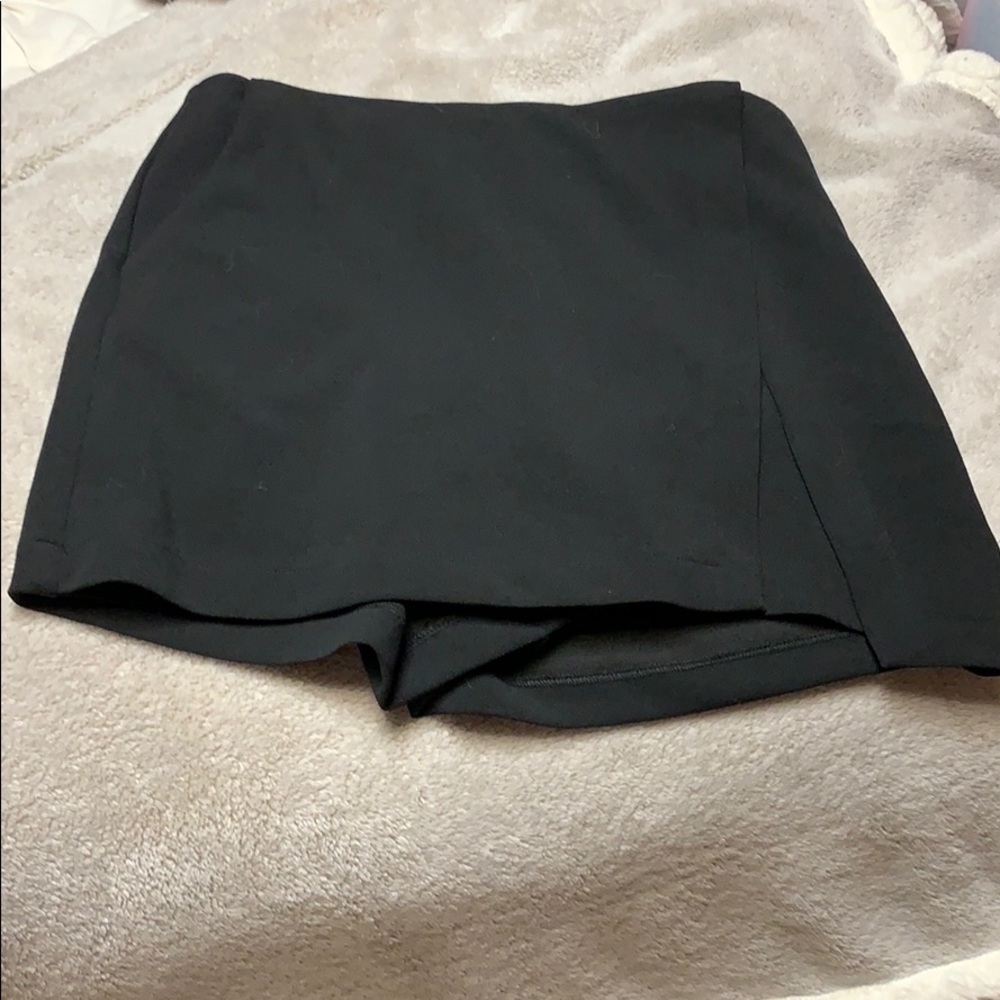 Forever 21 black skort